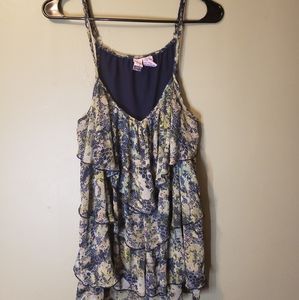 Patterned blouse with ruffles